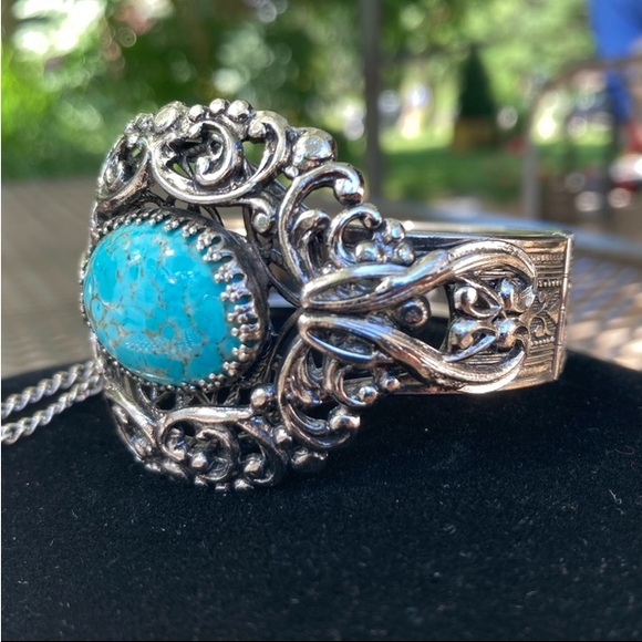 Vintage Turquoise Glass Oval Cabochon Fancy Silvertone Hinge Bangle Bracelet - Picture 2 of 16